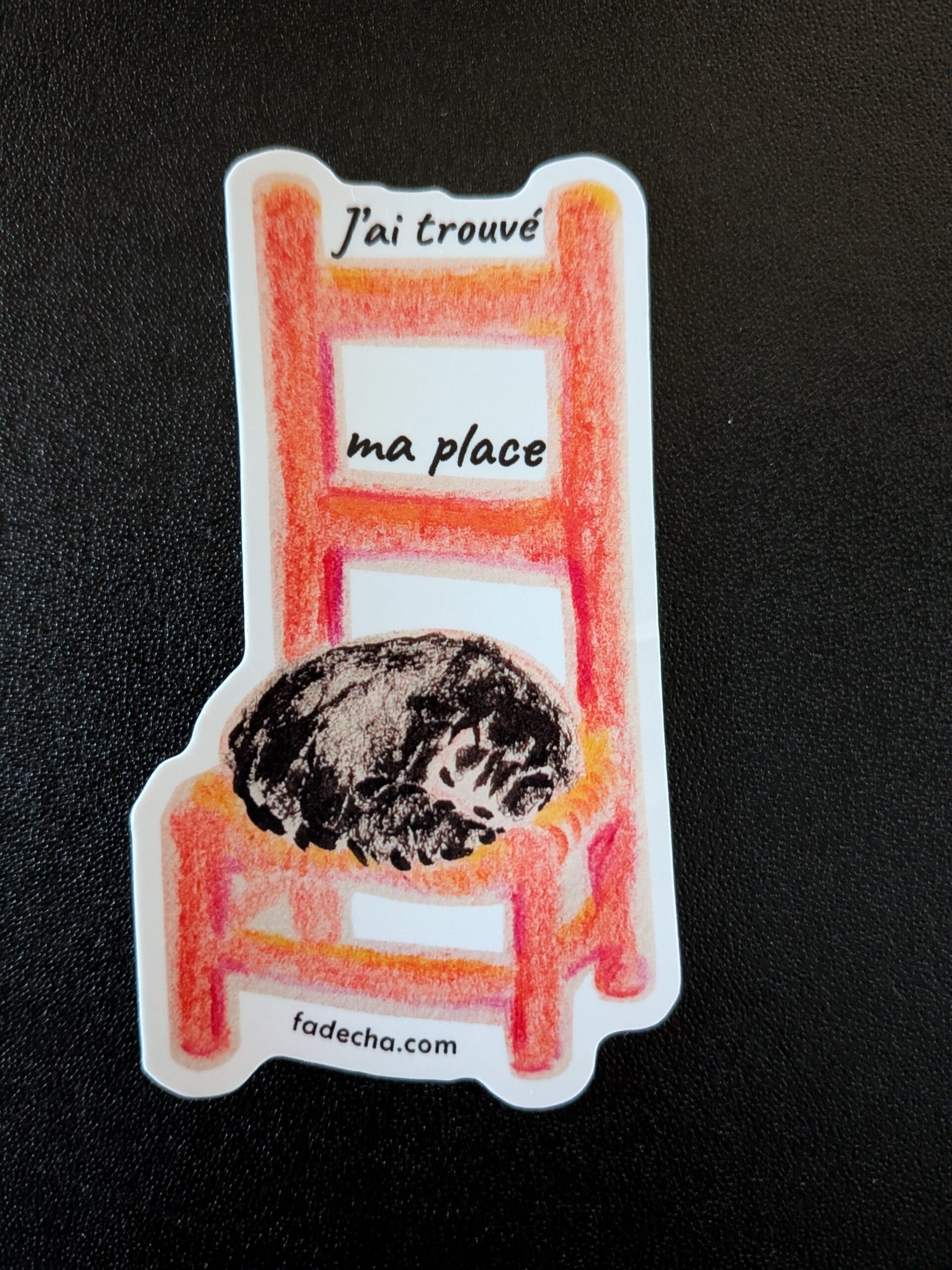 Stickers chat sur la chaise "J'ai trouvé ma place"